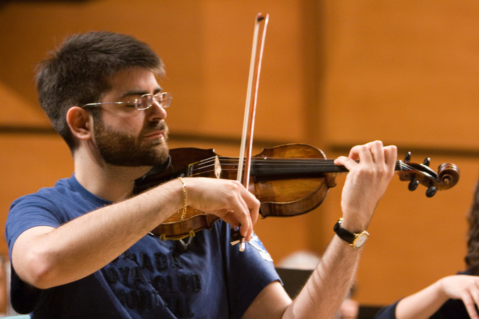 Violinista durante le prove dell'Orchestra