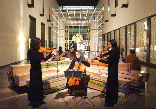 Giovani musiciste dell'Orchestra d'Ateneo durante Interni 2010