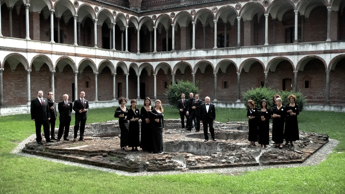 Il Coro nel cortile Legnaia