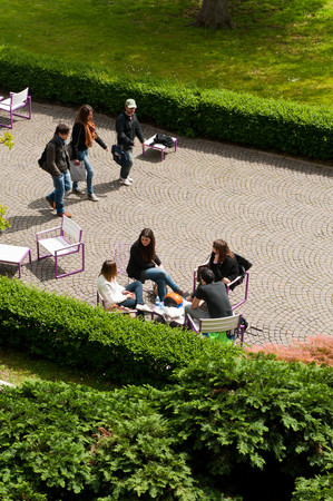 Studenti nel cortile centrale della Ca' Granda