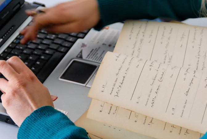 Consultazione testo presso la biblioteca del Centro Apice