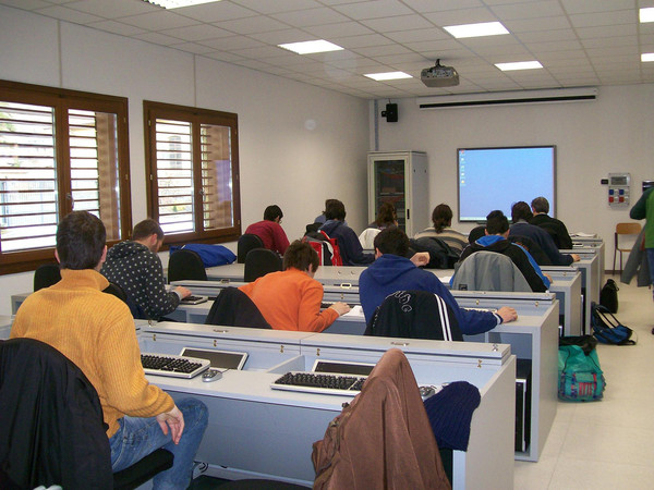 Laboratorio informatico presso l'Università  della Montagna