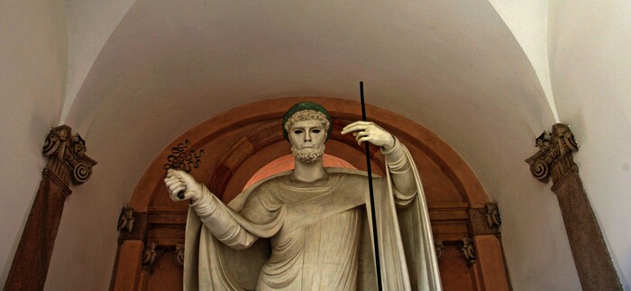 Statua di Sant'Ambrogio, Cortile maggiore della Ca' Granda
