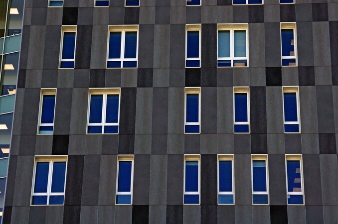 Vista laterale del nuovo edificio in via Celoria, 18