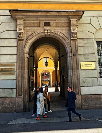 L'ingresso della sede universitaria di via Conservatorio