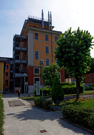 Via Santa Sofia, taglio verticale