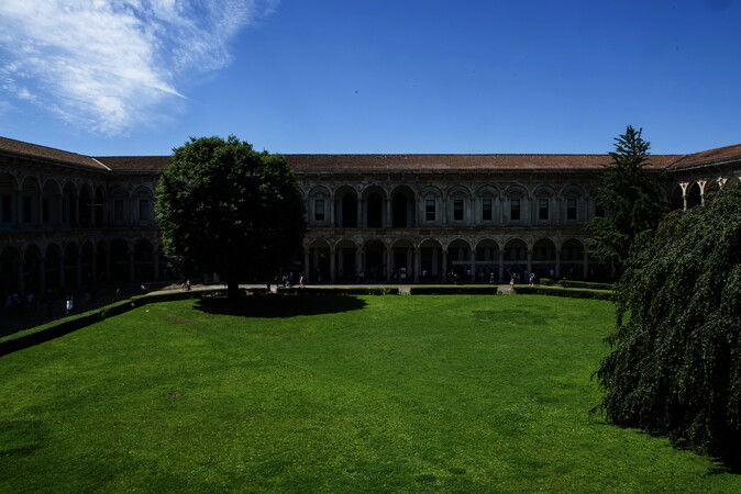 Cortile maggiore in via Festa del perdono, 7